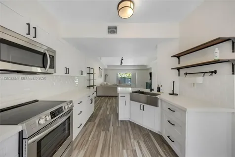 8942 W Flagler Street Miami FL 33174