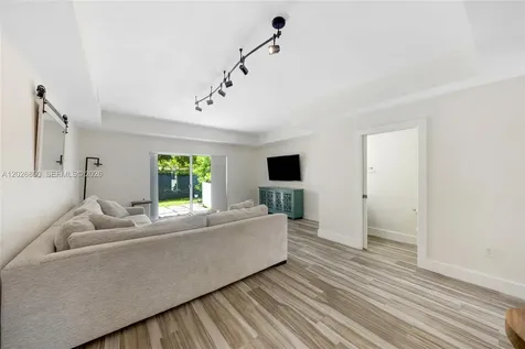 8942 W Flagler Street Miami FL 33174