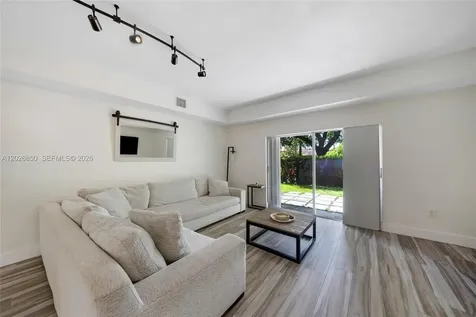 8942 W Flagler Street Miami FL 33174