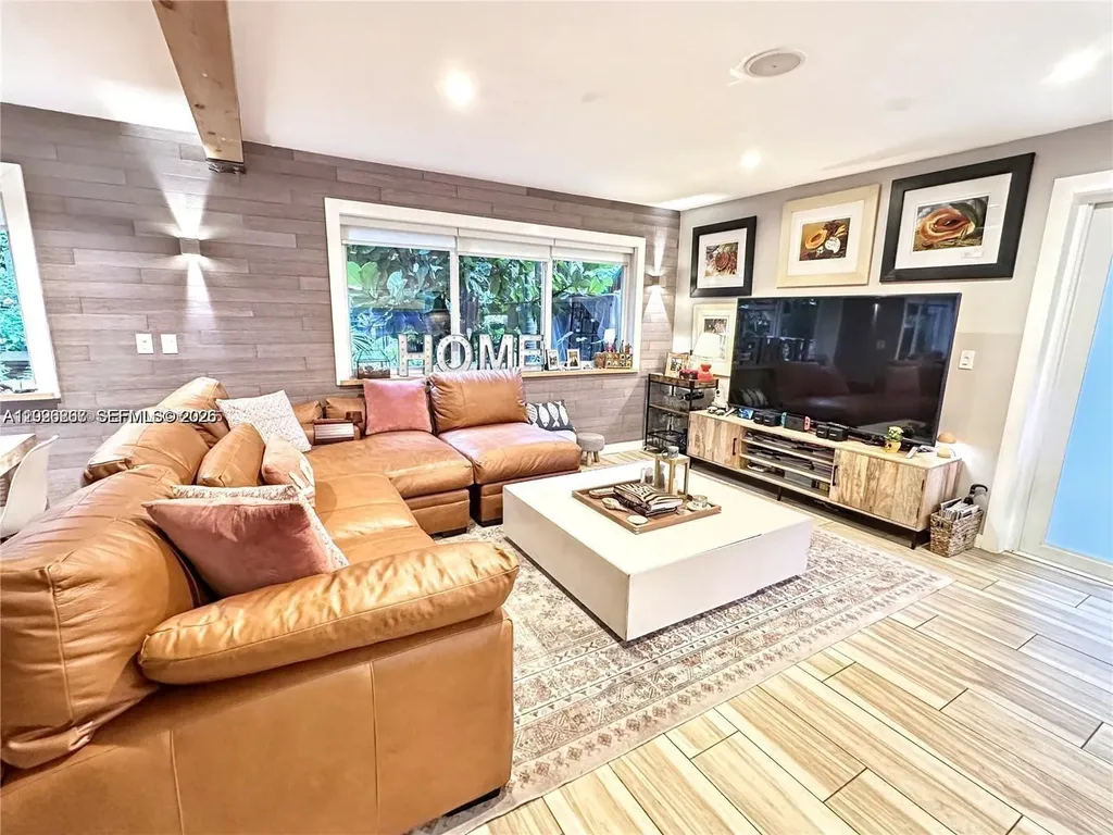 1115 Meridian Avenue Miami Beach FL 33139