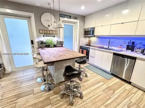 1115 Meridian Avenue Miami Beach FL 33139