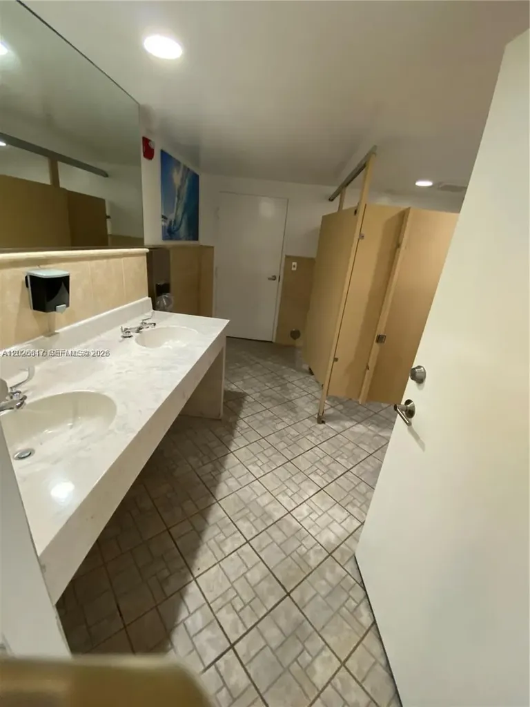 2011 N Ocean Boulevard Fort Lauderdale FL 33305