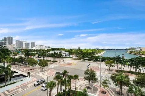 888 Biscayne Boulevard Miami FL 33132
