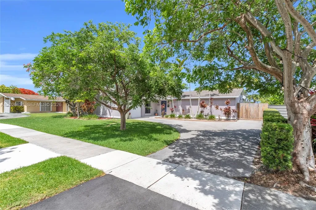18645 SW 90th Avenue Cutler Bay FL 33157