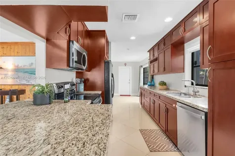 18645 SW 90th Avenue Cutler Bay FL 33157