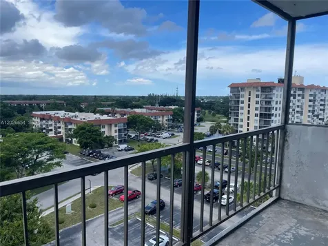 4174 Inverrary Drive Lauderhill FL 33319