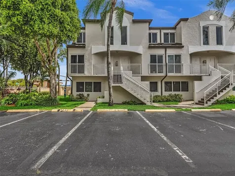 8695 NW 6th Lane Miami FL 33126