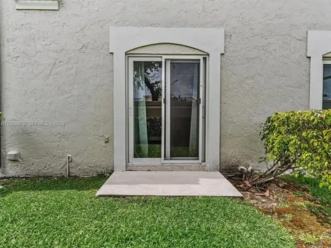 8695 NW 6th Lane Miami FL 33126