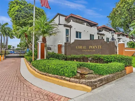 8695 NW 6th Lane Miami FL 33126