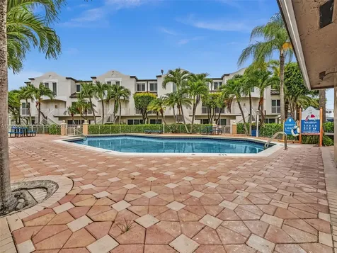 8695 NW 6th Lane Miami FL 33126
