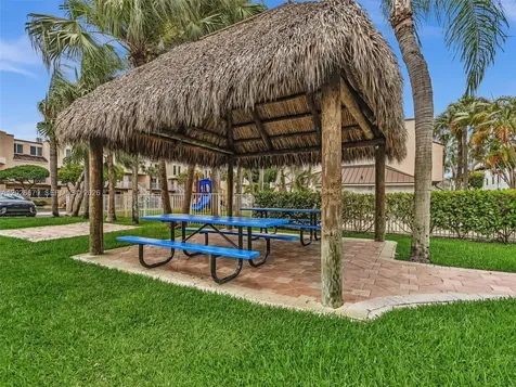8695 NW 6th Lane Miami FL 33126