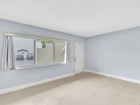 8695 NW 6th Lane Miami FL 33126