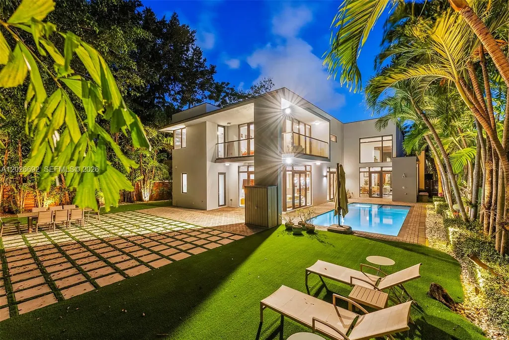 7621 SW 59th Court South Miami FL 33143