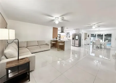 411 SW 10th Terrace Hallandale Beach FL 33009