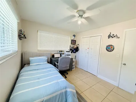 411 SW 10th Terrace Hallandale Beach FL 33009