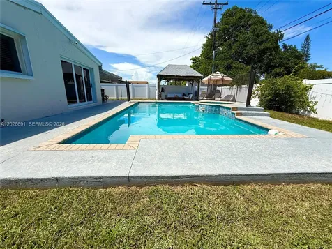411 SW 10th Terrace Hallandale Beach FL 33009