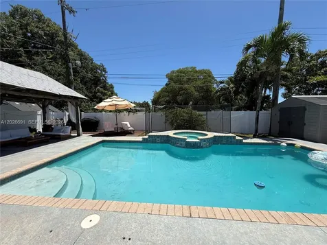 411 SW 10th Terrace Hallandale Beach FL 33009