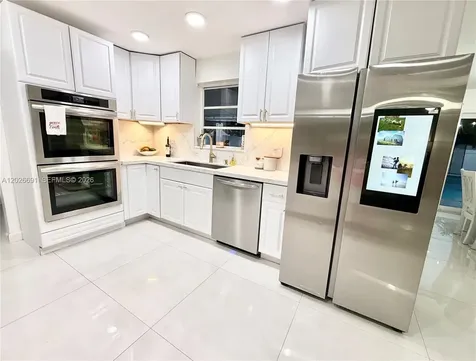 411 SW 10th Terrace Hallandale Beach FL 33009