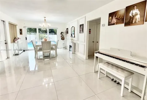 411 SW 10th Terrace Hallandale Beach FL 33009