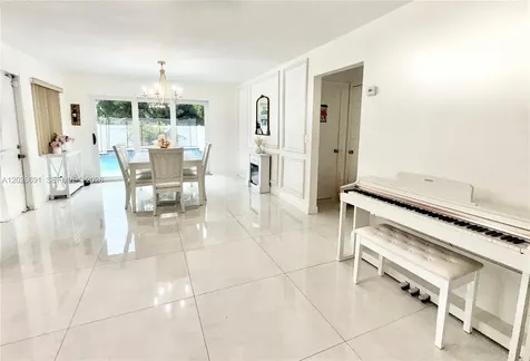 411 SW 10th Terrace Hallandale Beach FL 33009