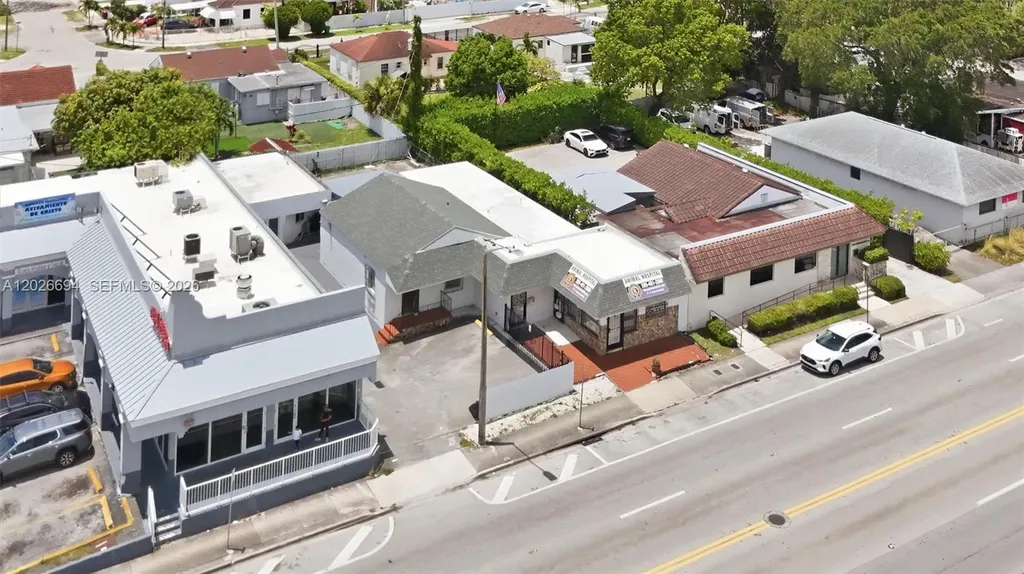 3240 NW 7th Street Miami FL 33125