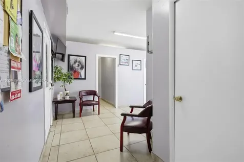 3240 NW 7th Street Miami FL 33125