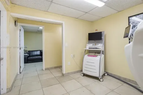 3240 NW 7th Street Miami FL 33125
