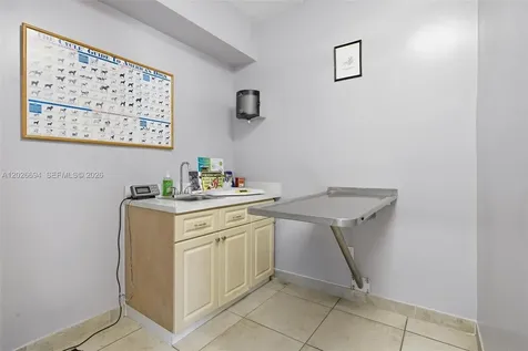 3240 NW 7th Street Miami FL 33125