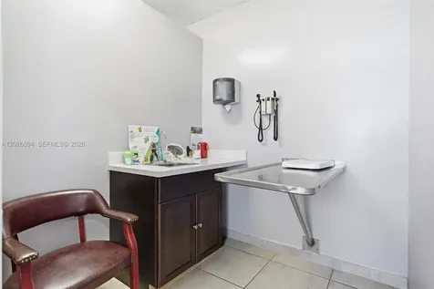 3240 NW 7th Street Miami FL 33125