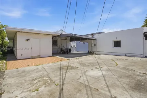 3240 NW 7th Street Miami FL 33125