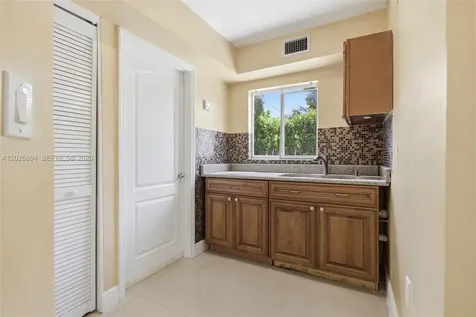3240 NW 7th Street Miami FL 33125