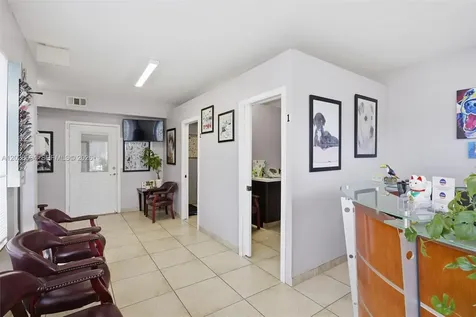 3240 NW 7th Street Miami FL 33125