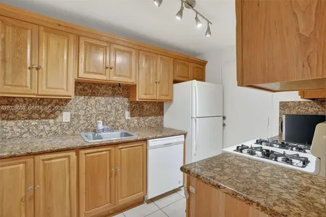 6904 N Kendall Drive Pinecrest FL 33156