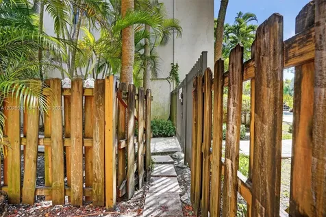 6904 N Kendall Drive Pinecrest FL 33156