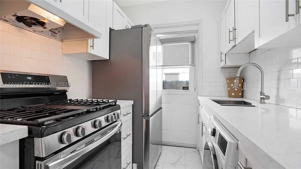 815 W 39 Miami Beach FL 33140