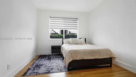 815 W 39 Miami Beach FL 33140