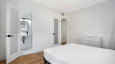 815 W 39 Miami Beach FL 33140