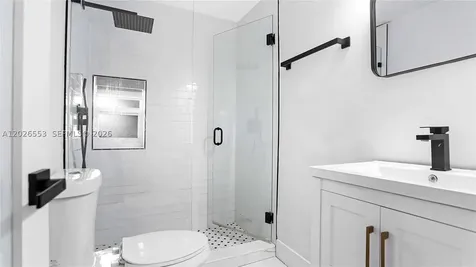 815 W 39 Miami Beach FL 33140