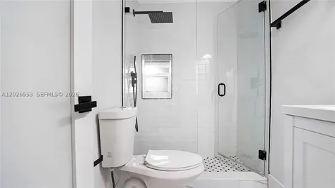 815 W 39 Miami Beach FL 33140
