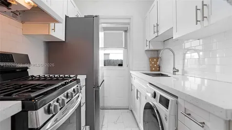 815 W 39 Miami Beach FL 33140