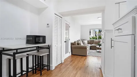 815 W 39 Miami Beach FL 33140