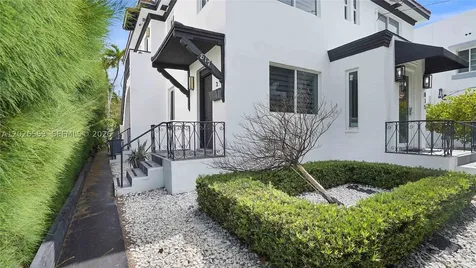 815 W 39 Miami Beach FL 33140