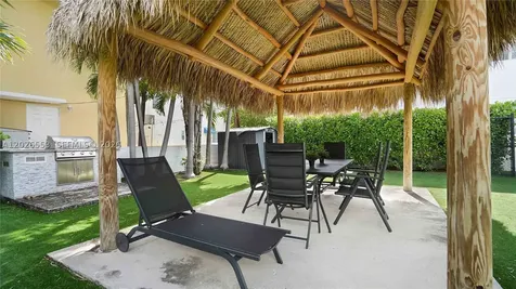 815 W 39 Miami Beach FL 33140
