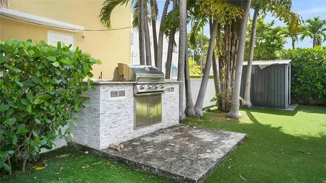 815 W 39 Miami Beach FL 33140