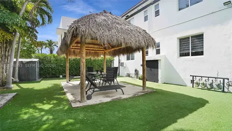 815 W 39 Miami Beach FL 33140