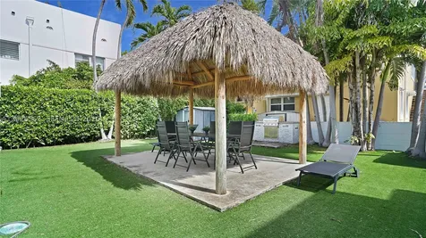 815 W 39 Miami Beach FL 33140