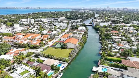 815 W 39 Miami Beach FL 33140