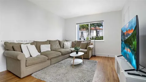 815 W 39 Miami Beach FL 33140