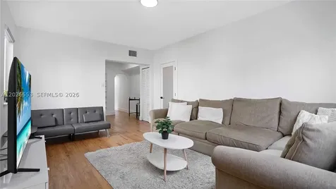 815 W 39 Miami Beach FL 33140