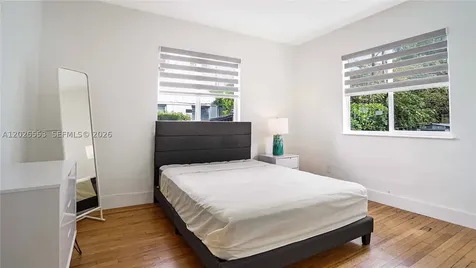 815 W 39 Miami Beach FL 33140